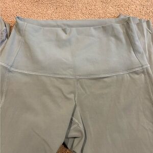 Lululemon Wunder Under high rise crop 23”
Scallop size 6